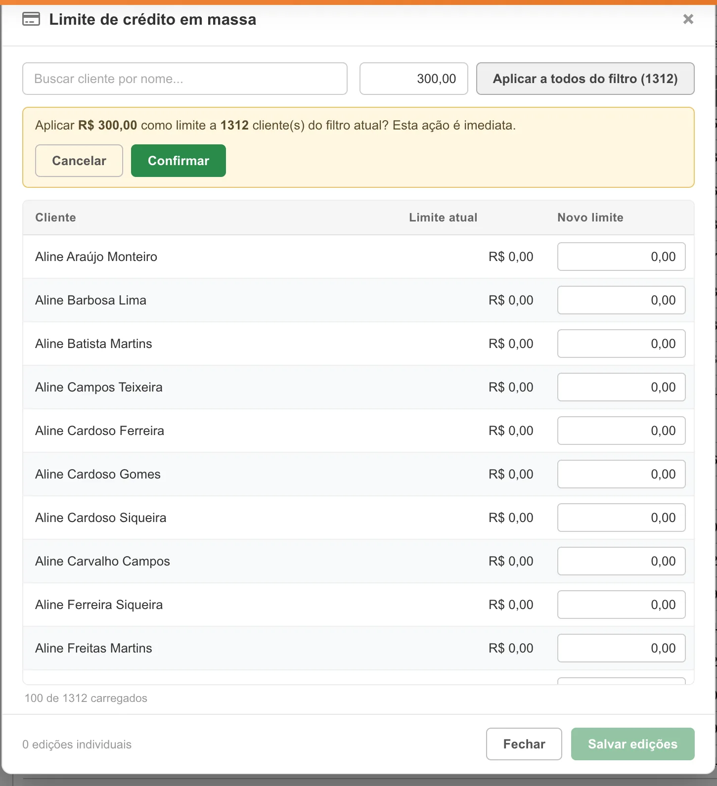 Pedido de confirmação para aplicar R$ 300,00 como limite a todos os clientes do filtro atual, com os botões Cancelar e Confirmar.