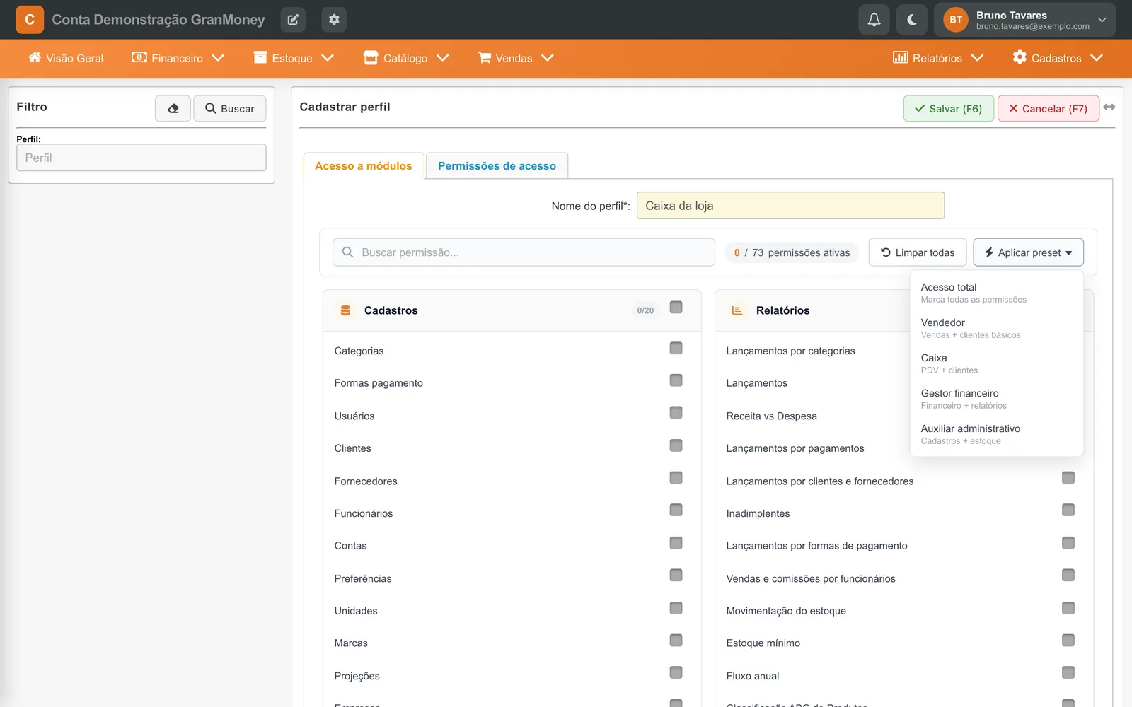 Cadastro de perfil com o menu Aplicar preset aberto: Acesso total, Vendedor, Caixa, Gestor financeiro e Auxiliar administrativo