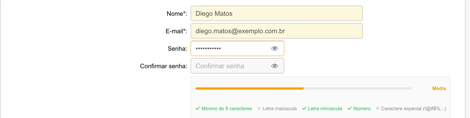 Indicador de força da senha em nível Média, com os requisitos de letra maiúscula e caractere especial ainda não atendidos