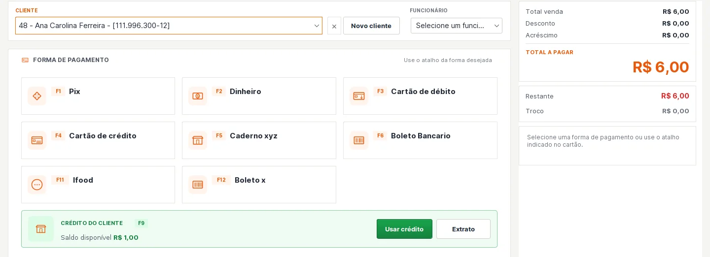 Tela de pagamento do PDV com a cliente escolhida, total de R$ 6,00 e a faixa Crédito do cliente com Saldo disponível R$ 1,00 e os botões Usar crédito e Extrato
